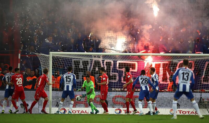BERLIN, GERMANY - NOVEMBER 02: Fans let off flares during the Bundesliga match between 1. FC Union Berlin and Hertha BSC at Stadion An der Alten Foersterei on November 02, 2019 in Berlin, Germany. (Photo by Maja Hitij/Bongarts/Getty Images)