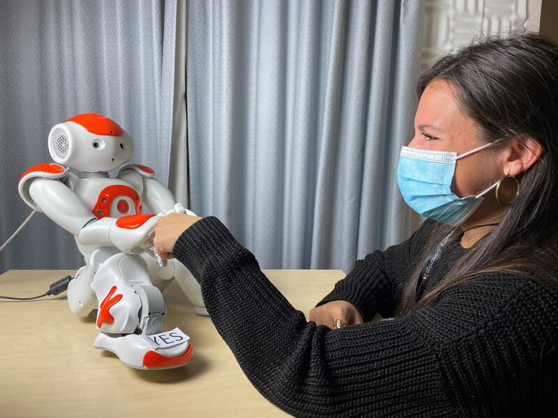 A team of roboticists, computer scientists and psychiatrists carried out a study with more than two dozen 8 to 13-year-olds using a 60-centimetre-tall humanoid robot that asked them a series of standard psychological questions. Photo: University of Cambridge