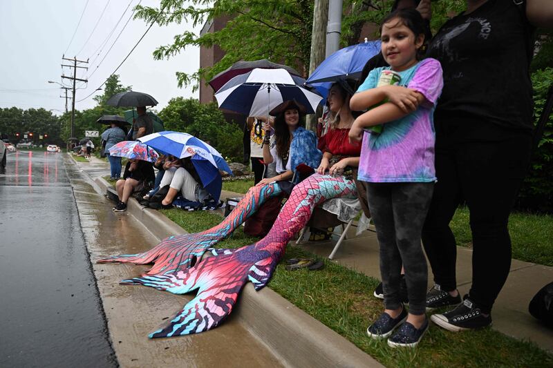 Fans of actors Johnny Depp and Amber Heard wait in the rain outside the Fairfax County Courthouse in Fairfax, Virginia, on the last day of the trial. AFP 