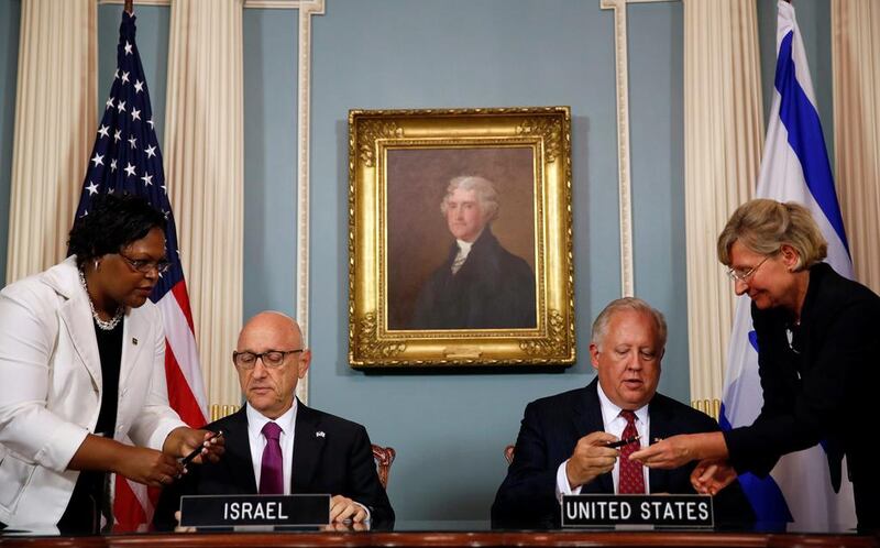 U.S. Undersecretary of State Tom Shannon (R) and Israeli Acting National Security Advisor Jacob Nagel (L) participate in a signing ceremony for a new ten year pact on security assistance between the two nations at the State Department in Washington, U.S., September 14, 2016.   Gary Cameron / Reuters