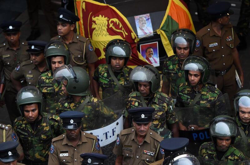 Sri Lankan soldiers keep watch outside the ceylon petroleum corporation in Colombo on October 28, 2018. A constitutional crisis gripping Sri Lanka since the president's shock dismissal of Prime Minister Ranil Wickremesinghe erupted into violence on October 28, with a man shot dead and two others injured in Colombo. / AFP / ISHARA S.  KODIKARA
