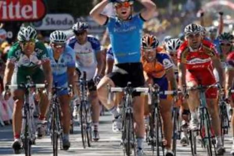 Team Columbia rider Mark Cavendish of Britain (C) raises his arms as he wins the fifth stage of the 95th Tour de France cycling race between Cholet and Chateauroux, July 9, 2008.
  REUTERS/Thierry Roge  (FRANCE) *** Local Caption ***  TDF18_CYCLING-FRANC_0709_11.JPG