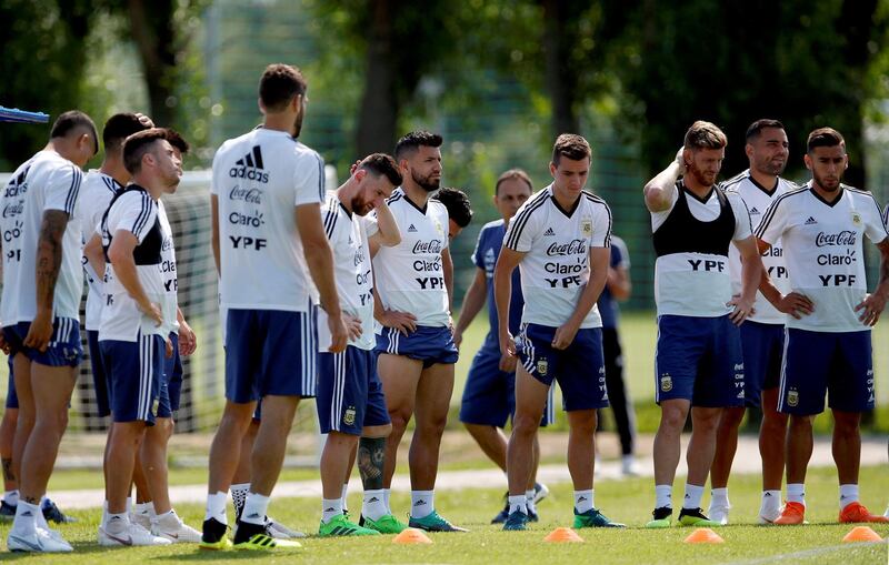 Argentinian players attend a training session.  EPA / ALBERTO ESTEVEZ