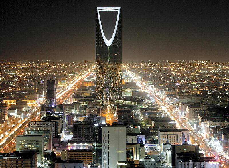 The Kingdom Tower stands in the night above the Saudi capital Riyadh November 16, 2007.  REUTERS/Ali Jarekji  (SAUDI ARABIA) - GM1DWPNRBQAA