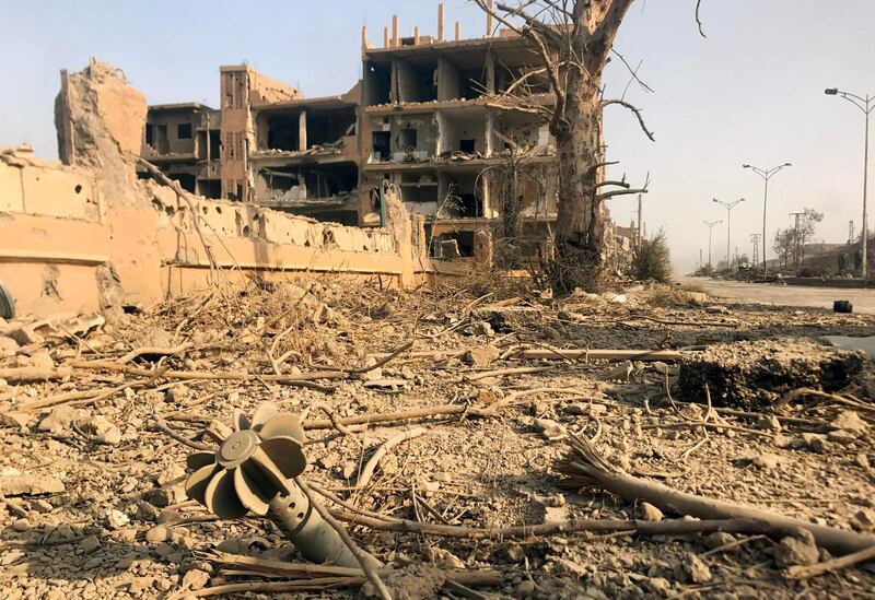 TOPSHOT - A picture shows the damage in the eastern Syrian city of Deir Ezzor during a military operation by government forces against Islamic State (IS) group jihadists on November 4, 2017.
The previous day, Russian-backed Syrian regime forces took full control of Deir Ezzor, which was the last city where IS still had a presence after being expelled from Hawija and Raqa last month. / AFP PHOTO / STRINGER