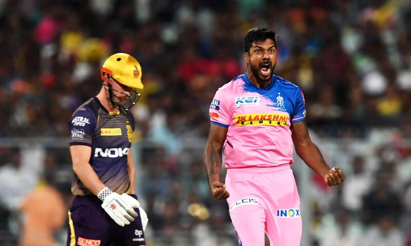 Rajasthan Royals cricketer Varun Aaron (R) celebrates after taking the wicket of Kolkata Knight Riders's cricketer Chris Lynn (L) during the 2019 Indian Premier League (IPL) Twenty 20 cricket match between Kolkata Knight Riders and Rajasthan Royals at the Eden Gardens Cricket Stadium, in Kolkata, on April 25, 2019. (Photo by DIBYANGSHU SARKAR / AFP) / ----IMAGE RESTRICTED TO EDITORIAL USE - STRICTLY NO COMMERCIAL USE-----