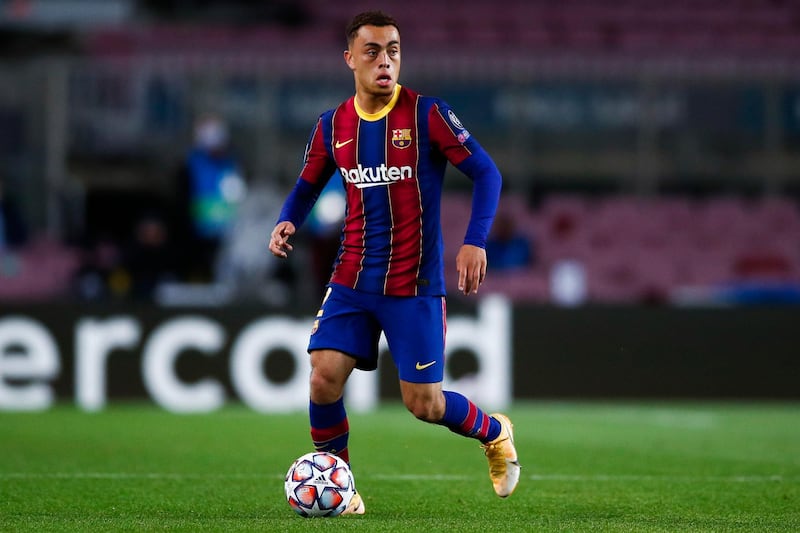 BARCELONA, SPAIN - NOVEMBER 04: Sergino Dest of FC Barcelona runs with the ball during the UEFA Champions League Group G stage match between FC Barcelona and Dynamo Kyiv at Camp Nou on November 04, 2020 in Barcelona, Spain. (Photo by Eric Alonso/Getty Images)