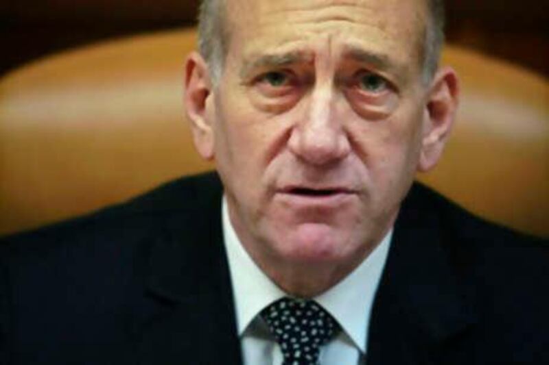 Israel's Prime Minister Ehud Olmert attends the weekly cabinet meeting in Jerusalem September 28, 2008. A new ultranationalist underground is apparently active in Israel and responsible for a bombing that wounded an outspoken critic of Jewish settlement in the West Bank, Olmert said on Sunday. REUTERS/Uriel Sinai/Pool (JERUSALEM) *** Local Caption ***  JER03_ISRAEL-OLMERT_0928_11.JPG