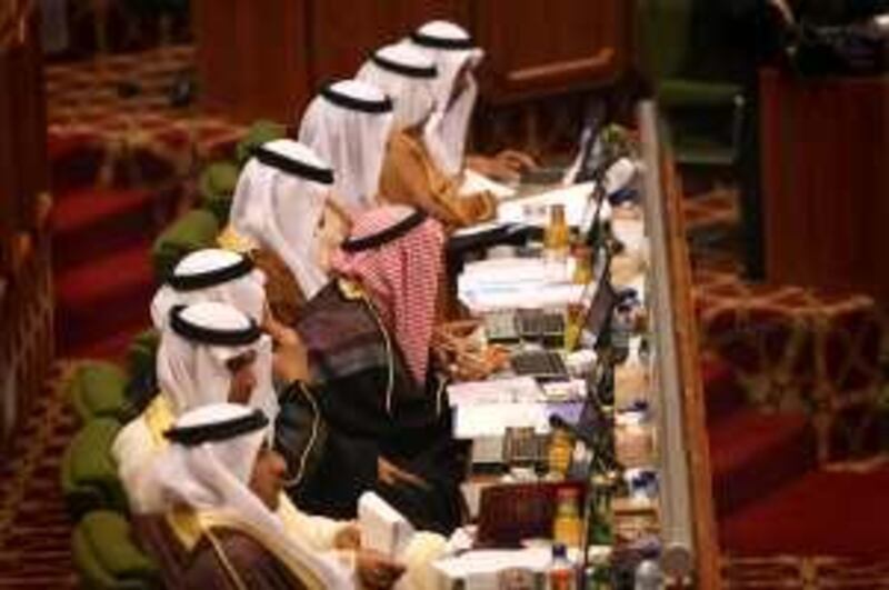 ABU DHABI. 20th Jan.2009. FEDERAL NATIONAL COUNCIL. Federal National Council members listen to the media law debate  yesterday(tues). Stephen Lock  /  The National.   *** Local Caption ***  SL-federal-006.jpg