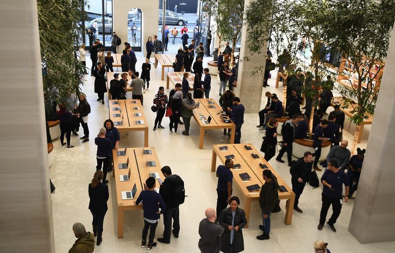 epa06305538 Customers look over the new Apple iPhone X at a store in London, Britain, 03 November 2017. Apple's new iPhone X goes on sale in more than 55 countries and territories on 03 November.  EPA/ANDY RAIN