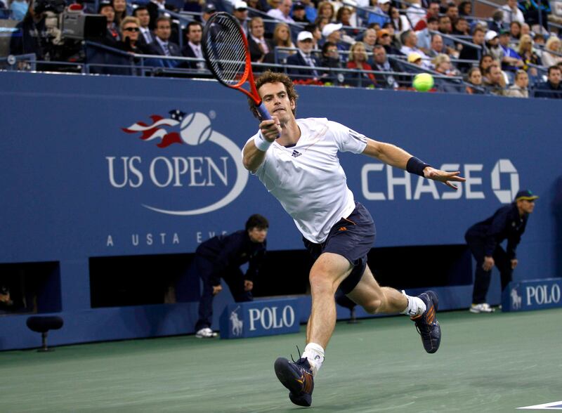 Britain's Andy Murray returns to Serbia's Novak Djokovic during the men's singles final match at the U.S. Open tennis tournament in New York, September 10, 2012.          REUTERS/Adam Hunger (UNITED STATES  - Tags: SPORT TENNIS)   *** Local Caption ***  USO79_TENNIS-OPEN-_0910_11.JPG