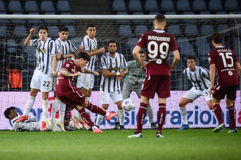 Torino's Italian midfielder Daniele Baselli shoots a free kick. AFP