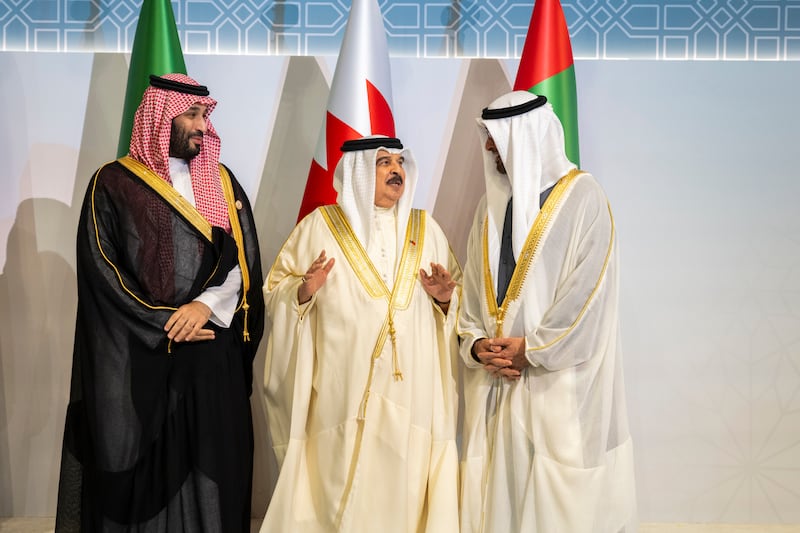 Sheikh Mohamed with King Hamad of Bahrain and Crown Prince Mohamed. Abdulla Al Neyadi / Presidential Court 