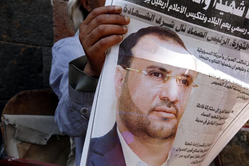 epa06689418 A Yemeni reads a local newspaper publishing photographs of Saleh al-Samad, the president of Houthis-formed political council, after a Saudi-led airstrike killed him, in Sana'a, Yemen, 24 April 2018. The political leader of Houthi rebels Saleh al-Samad has been killed in an airstrike by the Saudi-led military coalition, the Houthi movement confirmed on 23 April. Al-Samad was the second-highest ranking Houthi leader after the leader of the Houthi rebels, Abdul-Malik al-Houthi.  EPA/YAHYA ARHAB