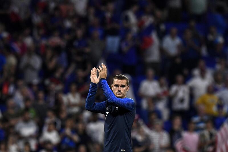 France's forward Antoine Griezmann applauds to supporters at the end of the friendly football match between France and USA at the at the Parc Olympique lyonnais stadium in Decines-Charpieu, near Lyon on June 9, 2018. / AFP / JEFF PACHOUD
