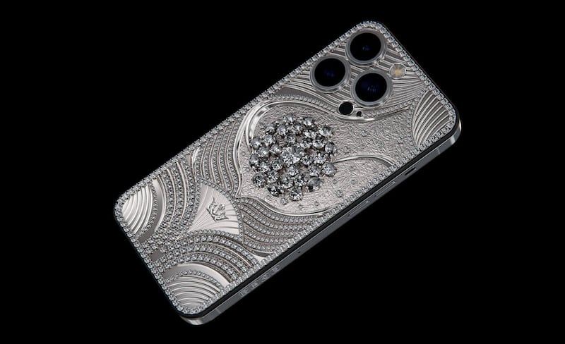 The Diamond Snowflake is an iPhone 14 Pro Max decorated with about 570 diamonds. Photo: Caviar Royal Gift