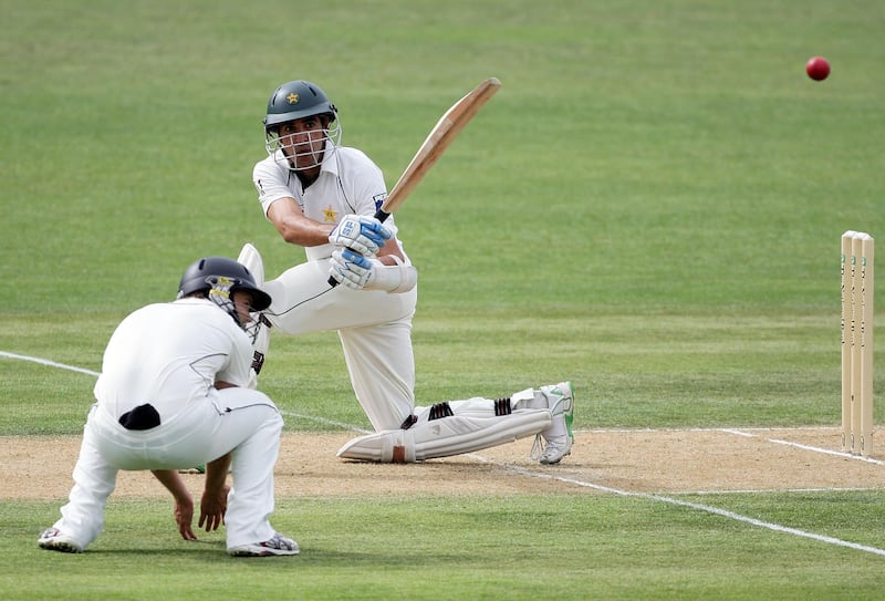 NAPIER, NEW ZEALAND - DECEMBER 11:  Umar Gul of Pakistan sweeps during day one of the Third Test match between New Zealand and Pakistan at McLean Park on December 11, 2009 in Napier, New Zealand.  (Photo by Hannah Peters/Getty Images)