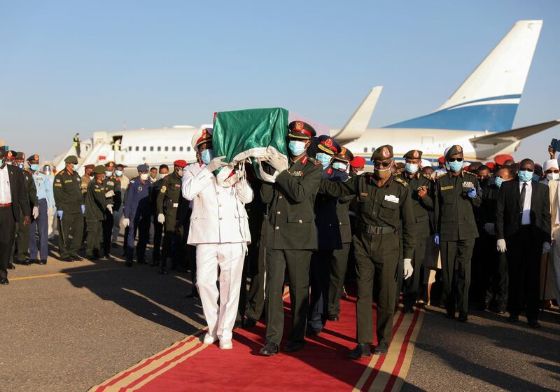 Body of former Sudan's prime minster Sadiq al-Mahdi arrives to Khartoum, Sudan, Friday, Nov. 27, 2020. Al-Mahdi, Sudan's last democratically elected prime minister and leader of the country's largest political party, has died of COVID-19 in a hospital in the United Arab Emirates (AP Photo / Marwan Ali)
