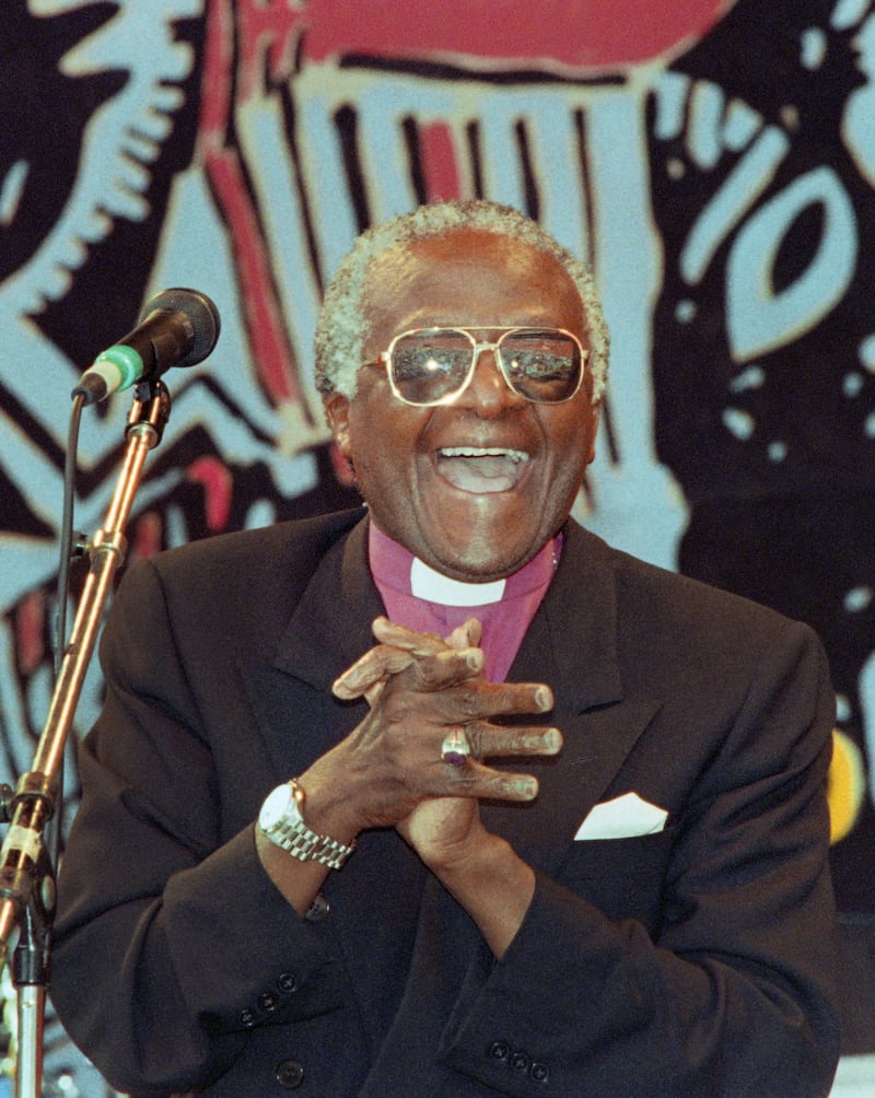 Desmond Tutu blesses the "human rainbow" concert to celebrate Nelson Mandela's release from prison in 1990. AFP