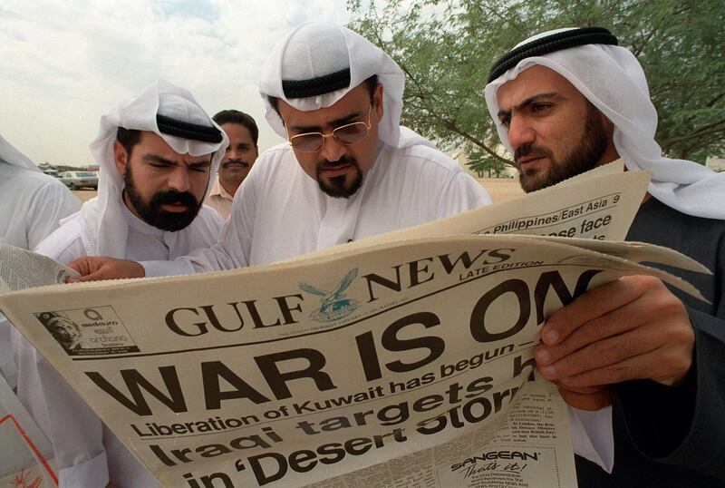 Kuwaiti exiles read a local newspaper announcing the start of the Gulf War
in Dubai in this January 17, 1991 file photo. Thousands of Kuwaitis fled
their country in 1990 after it was invaded by Iraqi forces.
PP03030031   REUTERS/GREG BOS

GB/