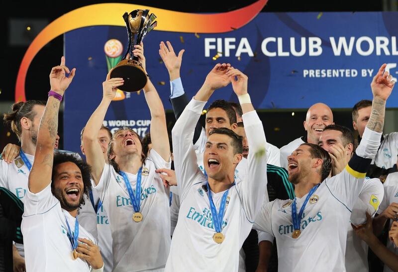 TOPSHOT - (Front L-R) Real Madrid's Marcelo, Luka Modric, Cristiano Ronaldo and Sergio Ramos celebrate with the FIFA Club World Cup trophy following their victory in the final football match against Gremio FBPA at the Zayed Sports City Stadium in Abu Dhabi on December 16, 2017.
Real Madrid defeated Gremio 1-0 to lift the FIFA Club World Cup for the third time in their history. / AFP PHOTO / KARIM SAHIB