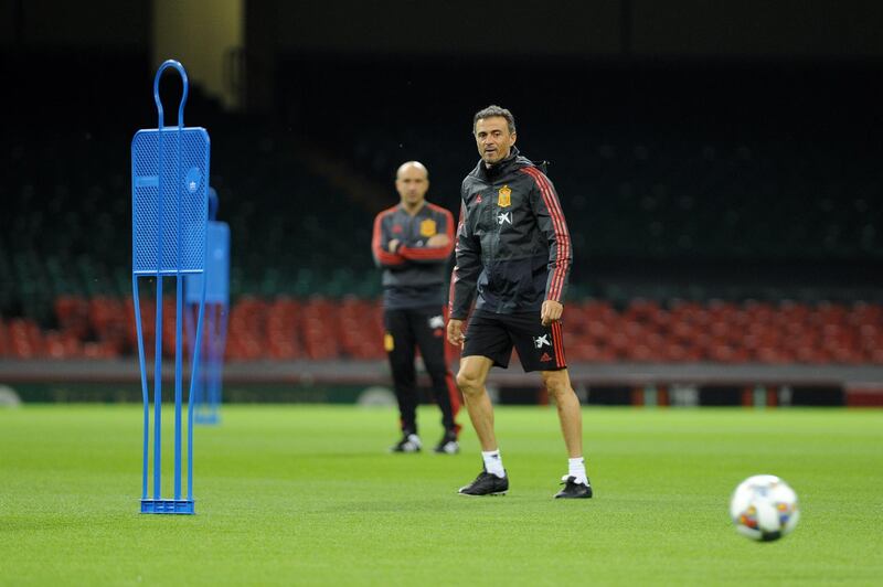 epa07084259 Spain’s Manager Luis Enrique during the pre-International Friendly training session of the Spain squad at the Principality Stadium, Cardiff, Britain, 10 October 2018.  EPA/ASHLEY CROWDEN EDITORIAL USE ONLY