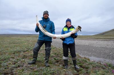 Two of the paper's authors, Love Dalen and Patricia Pecnerova, recover a tusk from Wrangel Island, in the Arctic Ocean, where mammoths survived until about 4,000 years ago. Springer Nature 