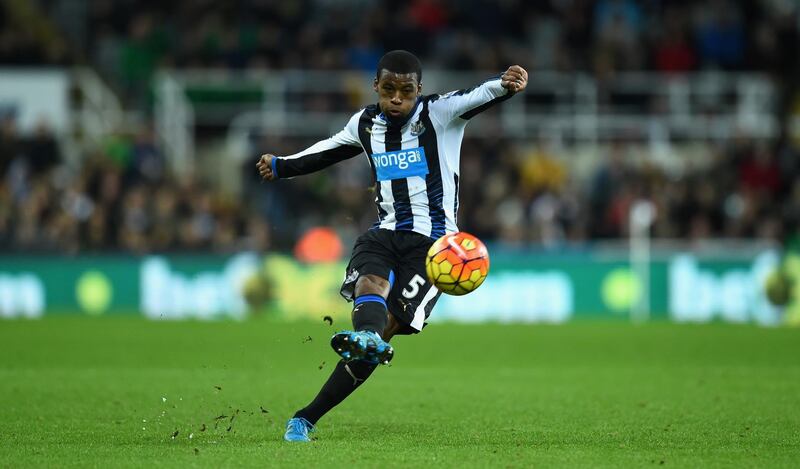 NEWCASTLE UPON TYNE, ENGLAND - DECEMBER 06:  Newcastle player Georginio Wijnaldum in action during the Barclays Premier League match between Newcastle United and Liverpool at St James' Park on December 6, 2015 in Newcastle, England.  (Photo by Stu Forster/Getty Images)