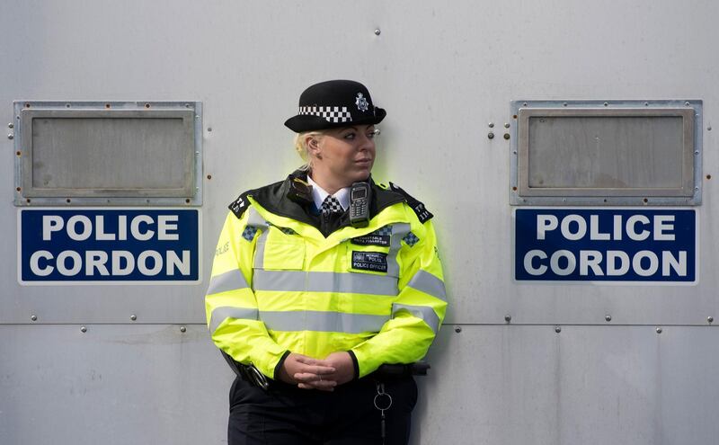 epa06211996 A police officer stands by a barrier cordon outside an address in Sunbury-upon-Thames, London, Britain, 18 September 2017, as part of the investigation the 15 September 'Parsons Green' bomb attack. Detectives are continuing to search a number of properties in relation to the explosive device left on a tube train at 'Parsons Green' station.  EPA/WILL OLIVER