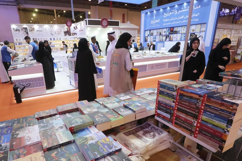 TO GO WITH AFP ARABIC STORY 
Saudis attend the Sharjah International Book Fair in Sharjah, northeast of Dubai, on October 31, 2018. The fair will be held between October 31 and November 10, 2018. / AFP / KARIM SAHIB
