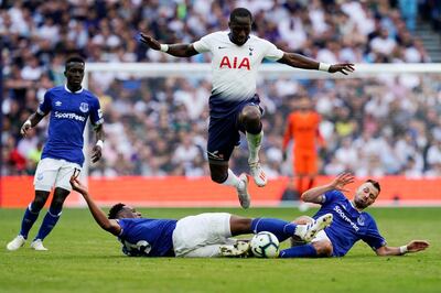epaselect epa07564746 Tottenham's Moussa Sissoko (C) vies for the ball against Everton's Yerry Mina (C-L) and Morgan Schneiderlin (C-R) during the English Premier League soccer match between Tottenham and Everton at the Tottenham Hotspur Stadium, Central London, Britain, 12 May 2019.  EPA/WILL OLIVER EDITORIAL USE ONLY. No use with unauthorized audio, video, data, fixture lists, club/league logos or 'live' services. Online in-match use limited to 120 images, no video emulation. No use in betting, games or single club/league/player publications