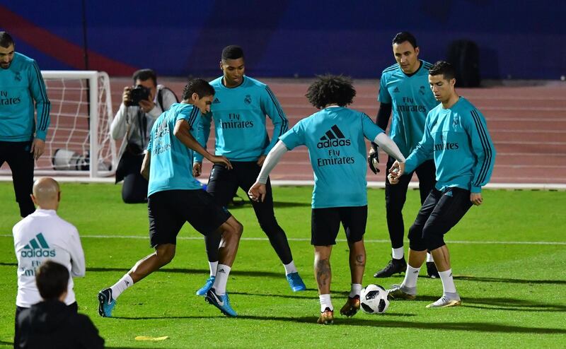 Real Madrid players take part in a training session on the eve of their FIFA Club World Cup final football match at Zayed Sports City Stadium in the Emirati capital Abu Dhabi on December 15, 2017. / AFP PHOTO / Giuseppe CACACE