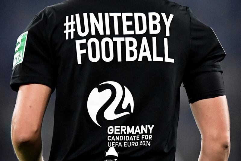 epa07039681 The jersey of a referee reads 'United by Football' supporting Germany's candidacy for the UEFA EURO 2024 during the German Bundesliga soccer match between FC Schalke 04 and FC Bayern Muenchen in Gelsenkirchen, Germany, 22 September 2018.  EPA/SASCHA STEINBACH CONDITIONS - ATTENTION: The DFL regulations prohibit any use of photographs as image sequences and/or quasi-video.