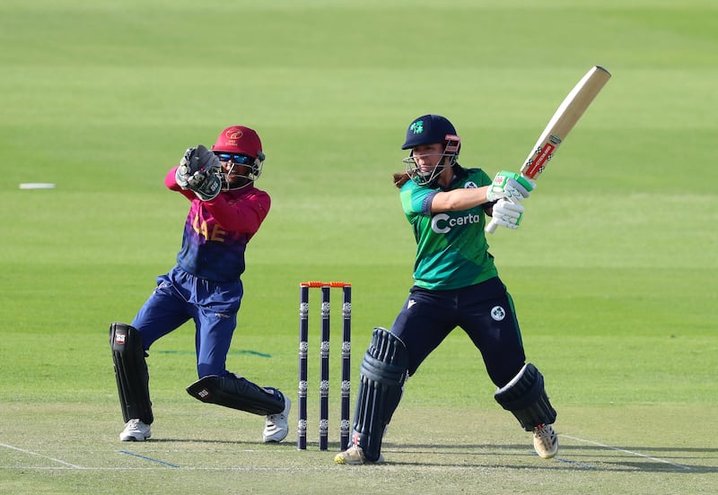 Amy Hunter helped Ireland chase down 106 with ease