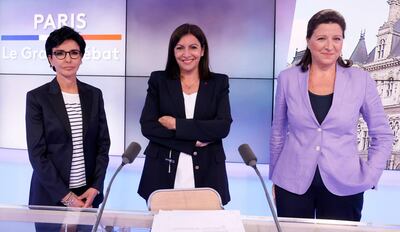 The three Paris city hall candidates in the upcoming mayoral elections on 2020, Member of the French right-wing Les Republicains (LR) party Rachida Dati (L), Socialist Party (PS) and Paris mayor Anne Hidalgo (C) and La Republique en Marche (LREM) Agnes Buzyn (R), pose prior the start of the of Tv program " Le Grand Debat " on France 3 channel in Paris, on June 17, 2020.   / AFP / Thomas SAMSON

