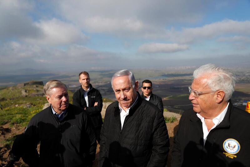 epa07429358 Israeli Prime minister Bejamin Netanyahu (C), Republican US Senator Lindsey Graham (L) and US Ambassador to Israel David Friedman (R) visit the border line between Israel and Syria at the Israeli-occupied Golan Heights, 11 March 2019. According to reports, Graham was quoted as saying he will lobby the US administration to recognize Israeli sovereignty over the Golan, that was seized by Israel from Syria in the 1967 war and annexed in 1981.  EPA/RONEN ZVULUN / POOL