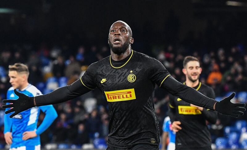 TOPSHOT - Inter Milan's Belgian forward Romelu Lukaku celebrates after scoring his second goal during the Italian Serie A football match Napoli vs Inter Milan on January 6, 2020 at the San Paolo stadium in Naples. / AFP / Tiziana FABI                        
