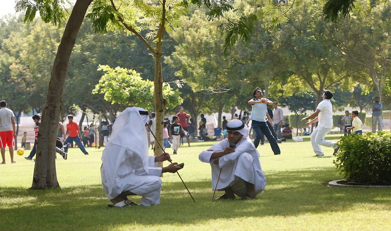 Dubai, United Arab Emirates, Eid Holiday , News desk - Two Emirate Al Ayala performers sit in the shade at Zabeel Park this morning, Nov 6 2011 Beaches and Parks around Dubai started filling up early, thousand of locals will enjoy the extended break due to the Eid Holiday. Mike Young / The National 