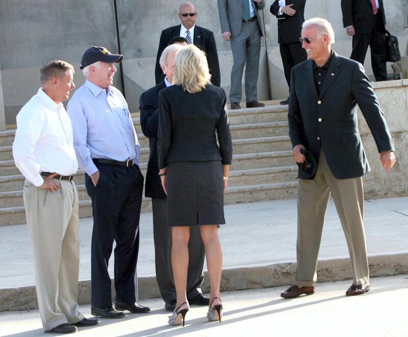 US Sen. Joe Lieberman speaks to Jill, the wife of Vice President Joe Biden (R) as Sen. Lindsay Graham (L) and U.S. Sen. John McCain (2nd L) looks on, during a surprise visit to Baghdad, on July 3, 2010. AFP PHOTO / ALI AL-SAADI (Photo by ALI AL-SAADI / AFP)