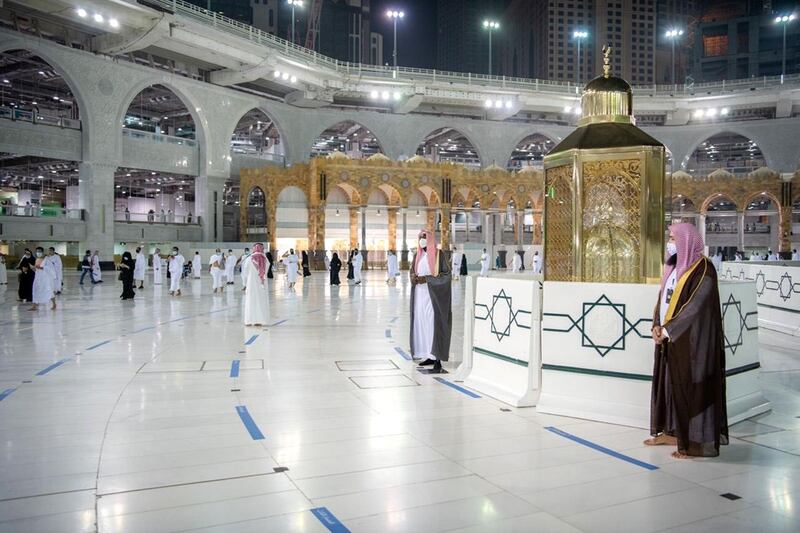 The first group of Muslims, allowed in the mosque compound by appointment, arrive at the Grand Mosque to perform Umrah. Courtesy General Presidency for the Affairs of the Grand Mosque and the Prophet's Mosque