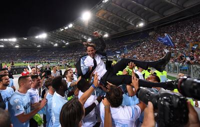 Soccer Football - Juventus vs Lazio Italian Super Cup Final - Rome, Italy - August 13, 2017   Lazio celebrate winning the Italian Super Cup as they throw coach Simone Inzaghi in the air   REUTERS/Alberto Lingria     TPX IMAGES OF THE DAY