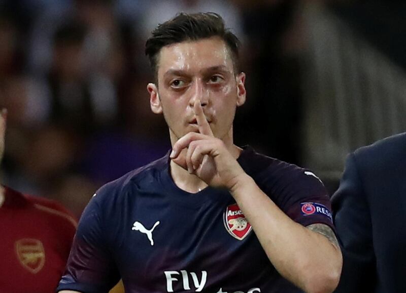 Soccer Football - Europa League Semi Final Second Leg - Valencia v Arsenal - Mestalla, Valencia, Spain - May 9, 2019  Arsenal's Mesut Ozil gestures to the Valencia fans after he is substituted off  REUTERS/Sergio Perez