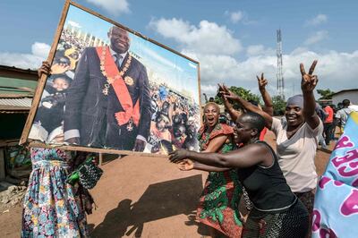 TOPSHOT - People celebrate with a portrait of former Ivory Coast president Laurent Gbagbo on January 15, 2019 in his birth-town Gagnoa after the news that International Criminal Court acquitted Gbagbo over a wave of post-electoral violence, in a stunning blow to the war crimes tribunal in The Hague. Judges ordered the immediate release of the 73-year-old deposed strongman, the first head of state to stand trial at the troubled ICC. Gbagbo faced charges of crimes against humanity over the 2010-2011 bloodshed following a disputed vote the West African nation in which around 3,000 people were killed.
 / AFP / Sia KAMBOU
