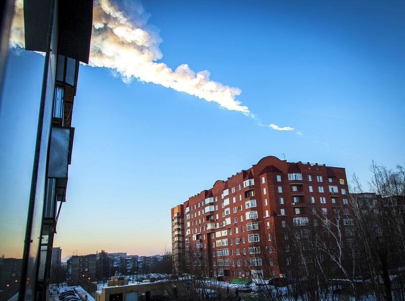 PRECISING NATURE OF FALLING OBJECT
A meteorite trail is seen above a residential apartment block in the Urals city of Chelyabinsk, on February 15, 2013. A heavy meteor shower rained down today on central Russia, sowing panic as the hurtling space debris smashed windows and injured dozens of stunned locals, officials said. AFP PHOTO / 74.RU/ OLEG KARGOPOLOV (Photo by OLEG KARGOPOLOV / 74.RU / AFP)