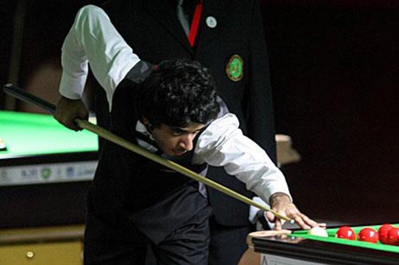 Khalid Kamali cracked his cue in the previous game but played on.