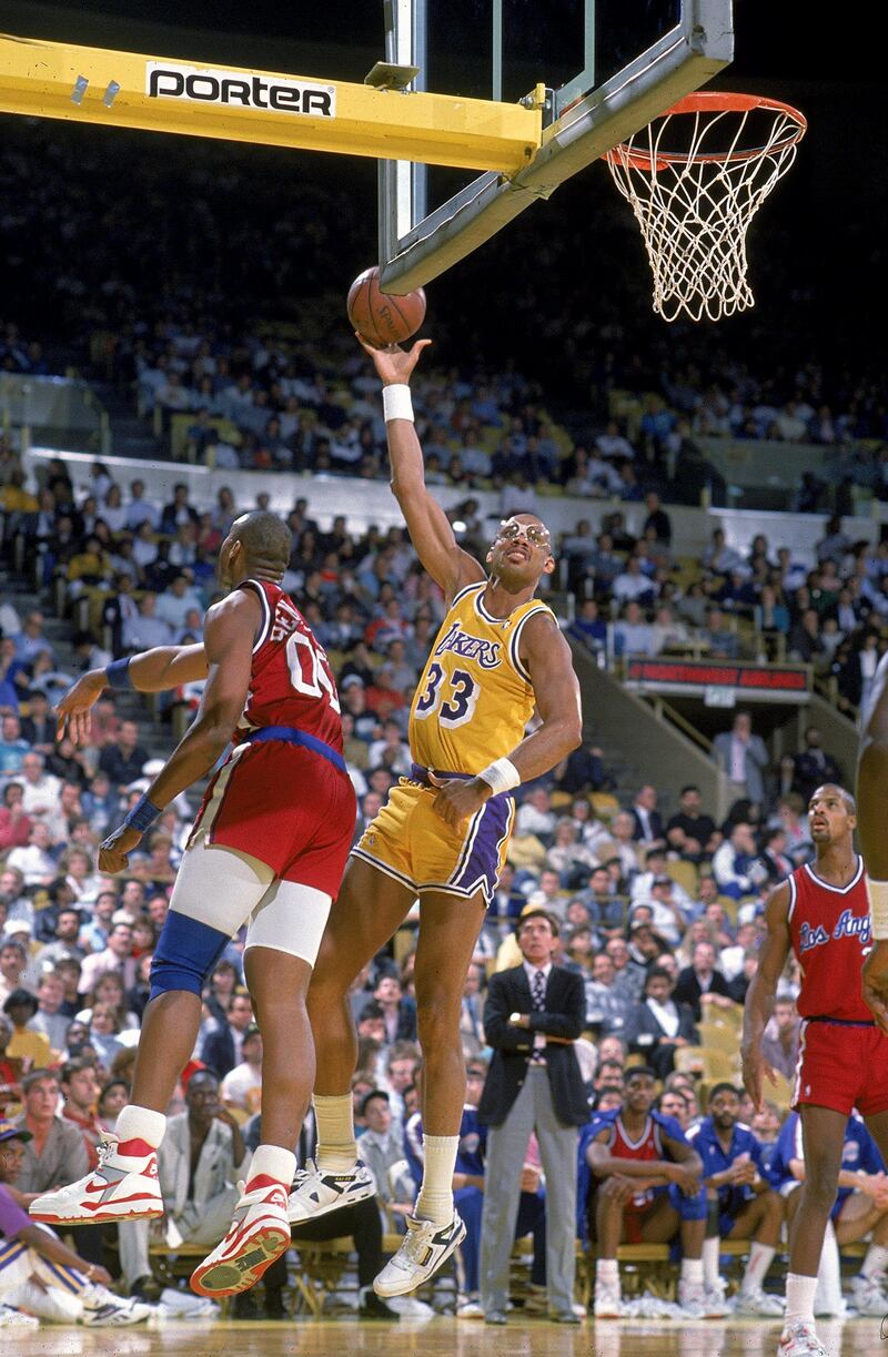 1989: Kareem Abdul- Jabbar of the Los Angeles Lakers makes a layup as Benoit Benjamin of the LA Clippers tries to block him.  Mandatory Credit: Stephen Dunn  /Allsport