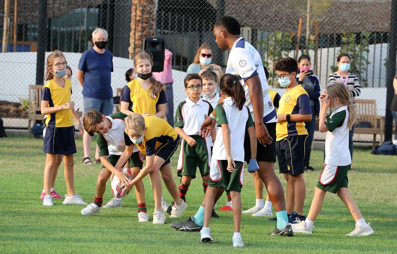 A Speranza 22 player oversees the training session.