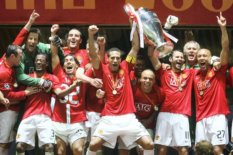 MOSCOW - MAY 21: Manchester United players celebrate with the trophy following their team's victory during the UEFA Champions League Final match between Manchester United and Chelsea at the Luzhniki Stadium on May 21, 2008 in Moscow, Russia. (Photo by Julian Finney/Getty Images)