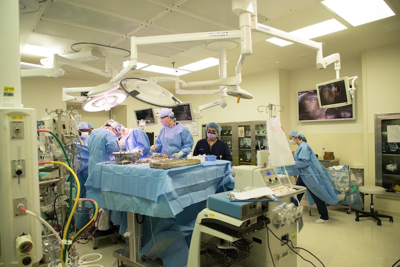 This photograph from another kidney transplant at Cleveland Clinic Abu Dhabi looks similar to how the pancreas and kidney combined procedure would have been in the operating room. Courtesy Cleveland Clinic Abu Dhabi