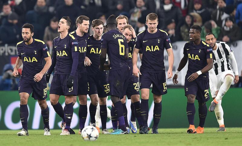 epa06522467 Tottenham's Christian Eriksen (4-R) celebrates with teammates scoring during the UEFA Champions League round of 16 first leg soccer match between Juventus FC and Tottenham Hotspur at the Allianz Stadium in Turin, Italy, 13 February 2018.  EPA/ALESSANDRO DI MARCO